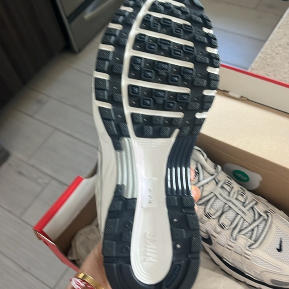 New in box p6000 Nike - Picture 2 of 4